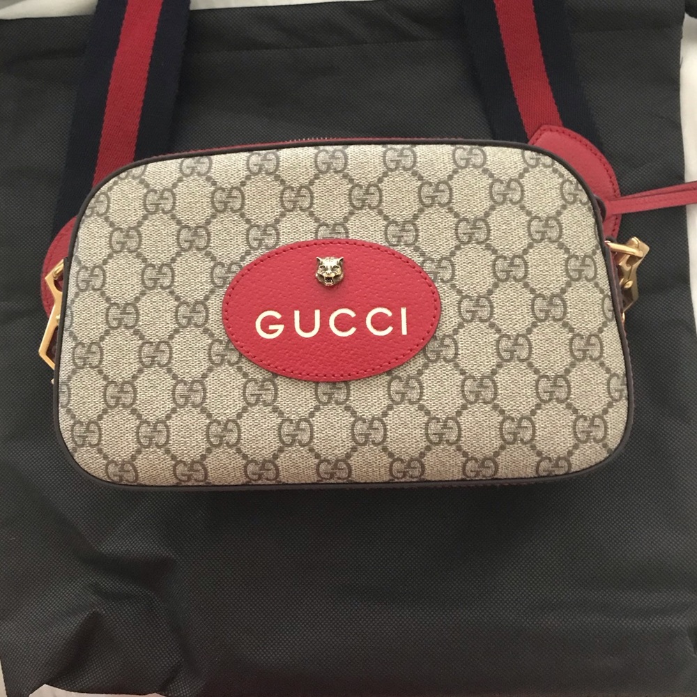 Authentic Gucci GG Supreme Messenger bag
